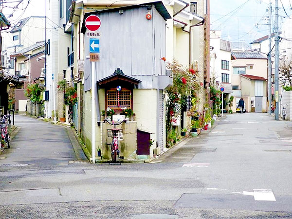 Y字路 Y字路には歴史とロマンが詰まってる 迷路のようなy字路天国 吉田へ 旧街道 廃河川 路地裏探検 古代 中世 近代から読み解く一大文教エリア Ky21d026 京都の住民がガイドする京都のミニツアー まいまい京都