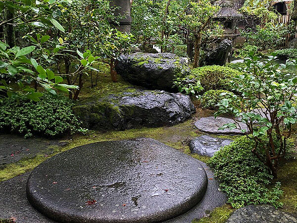 中止 小川治兵衛 一から学ぶ植治の庭 天才庭師の革新 自然美を極めた4つの名庭へ 近代数寄者たちと創り上げた日本庭園 南禅寺界隈から東山の別邸まで Kyb162 京都の住民がガイドする京都のミニツアー まいまい京都